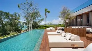 Piscina do Hotel Spot Jureire